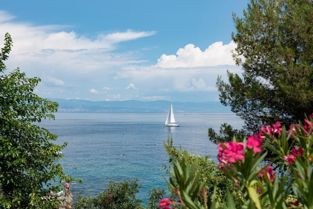 Beachfront Apartment Rosa Del Mar Jardin Mošćenička Draga Kültér fotó