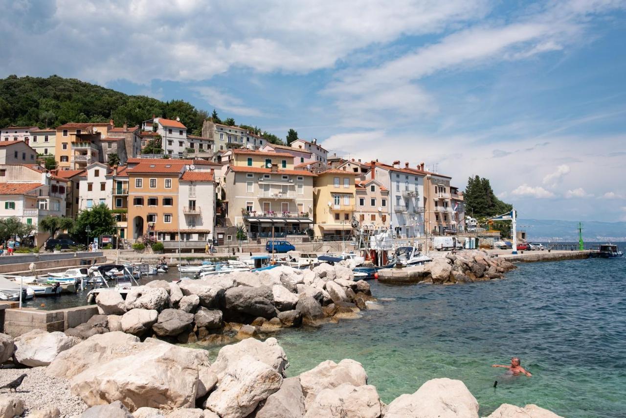Beachfront Apartment Rosa Del Mar Jardin Mošćenička Draga Kültér fotó